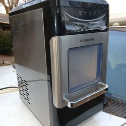 ** FRIGIDAIRE ICE MAKER 