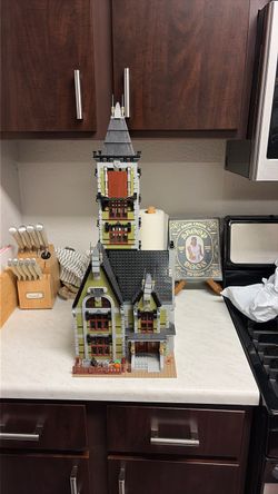 Haunted house Lego set