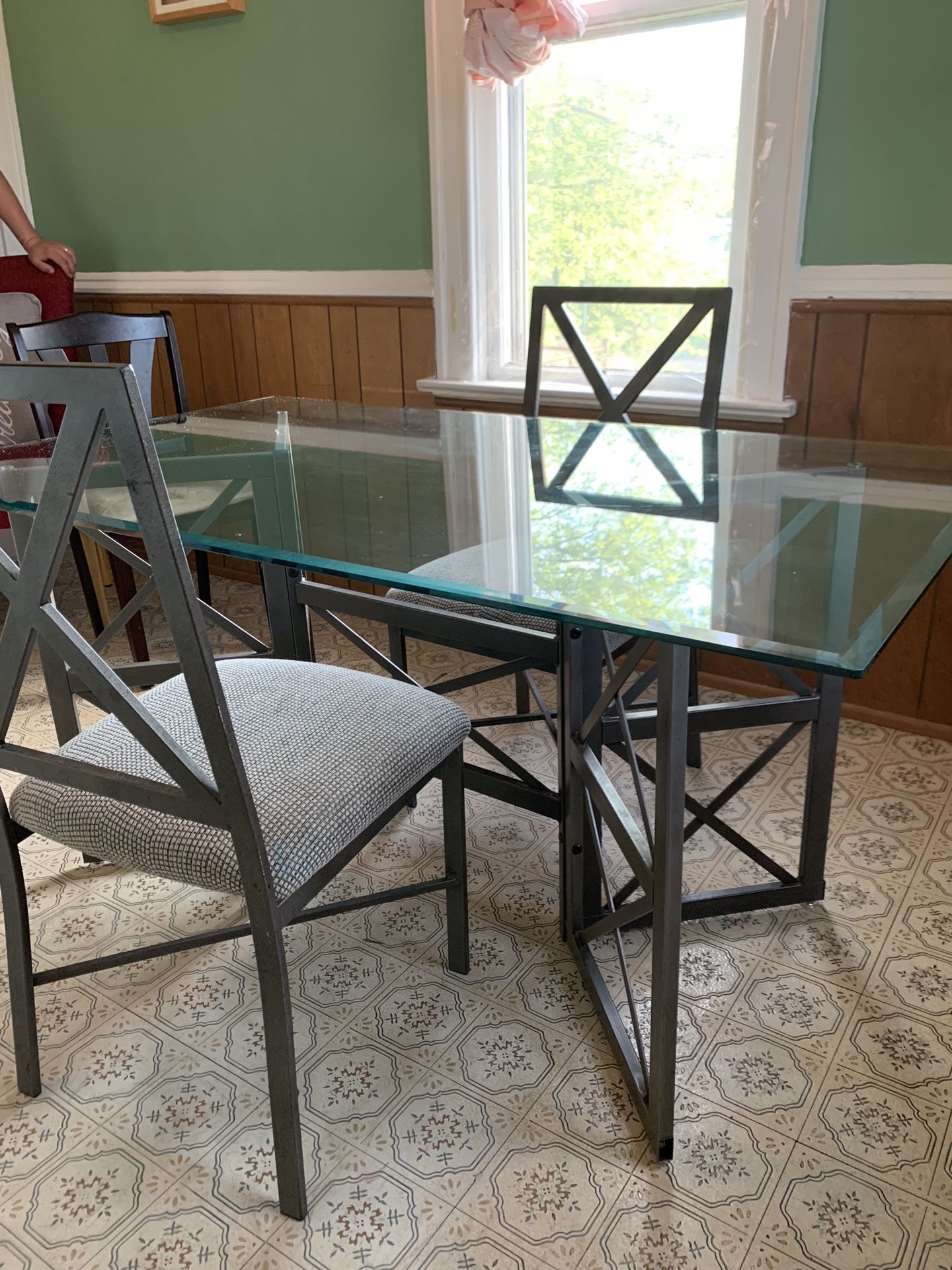 Glass Dining Table w 2 chairs! Very Sturdy!!