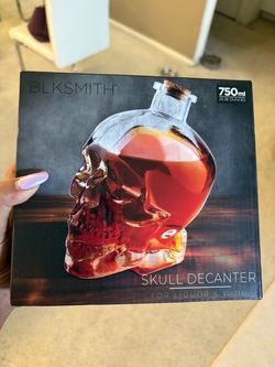 BLKSMITH 750ml glass skull decanter