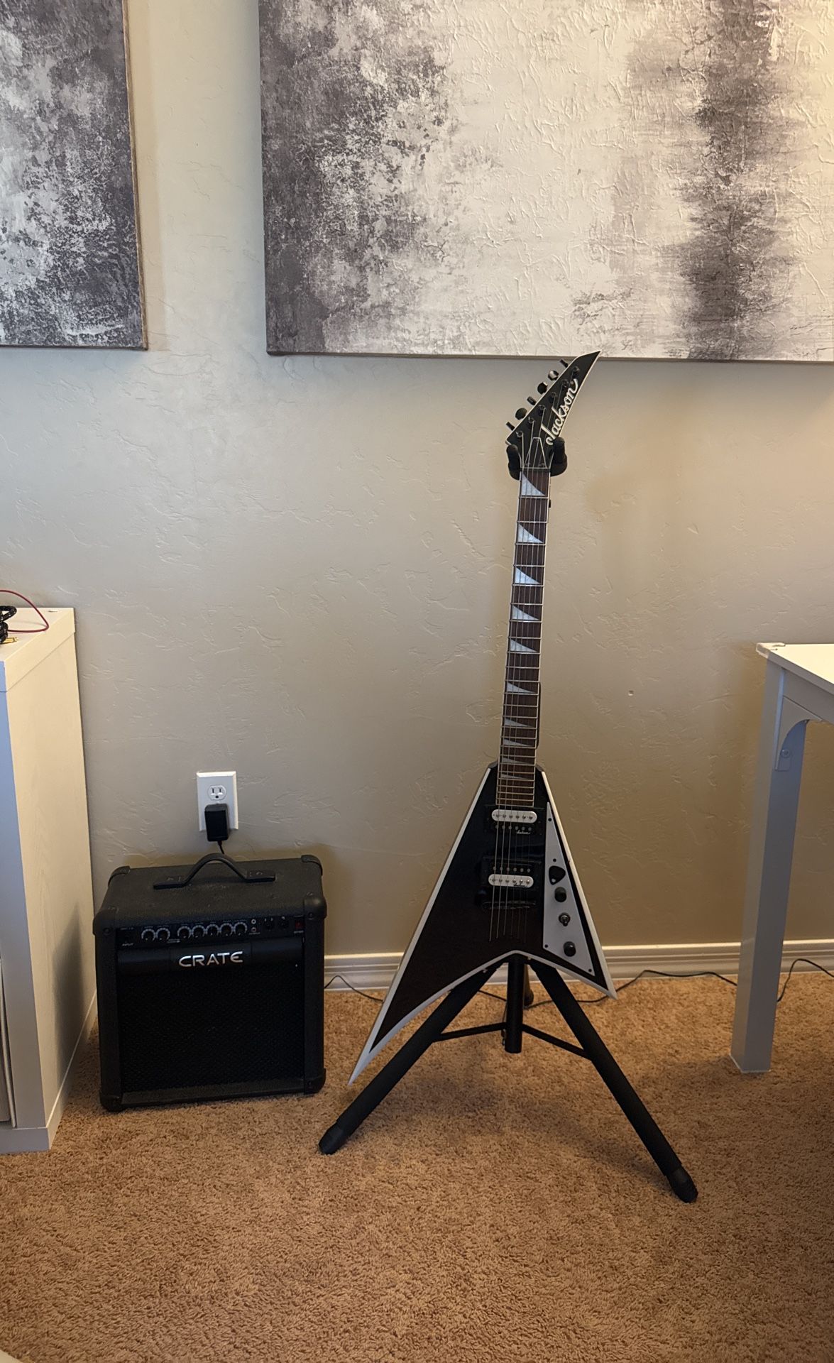 Jackson RR Tuxedo 6 String Electric Guitar & Crate Amp