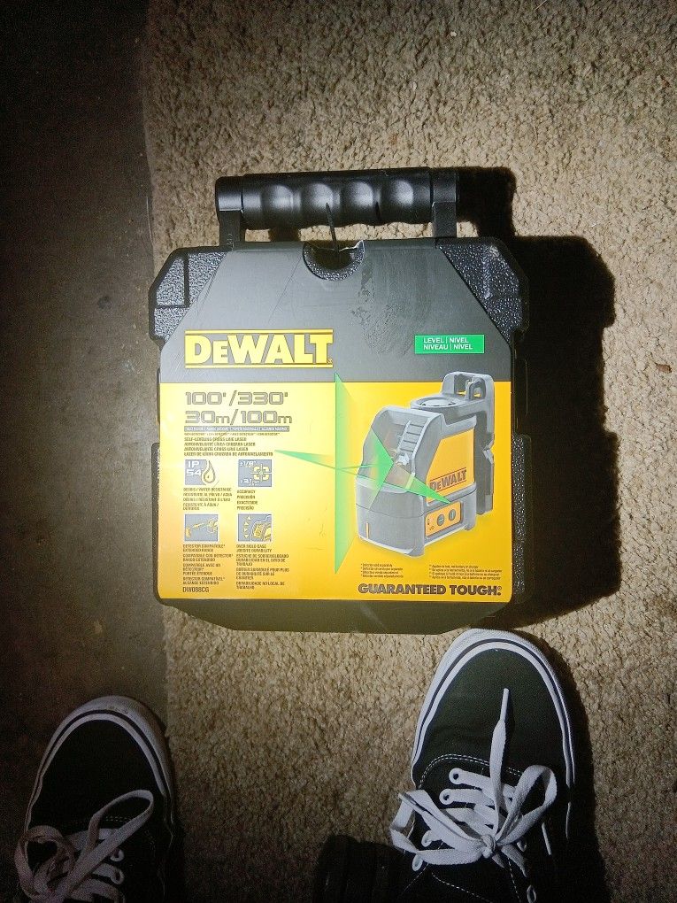 $90 DeWALT SELF LEVELING CROSS LINE LASER $90