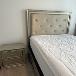 Queen Bedroom Set