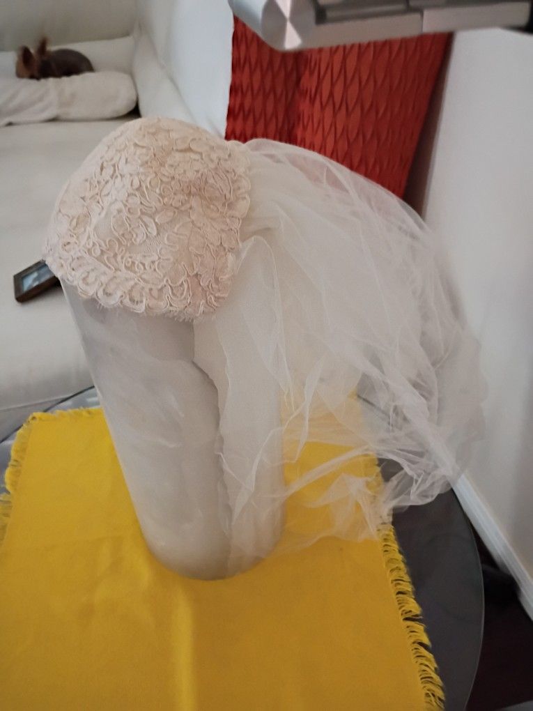 Wedding Veil. Off White Capped With Short Veil 10.00