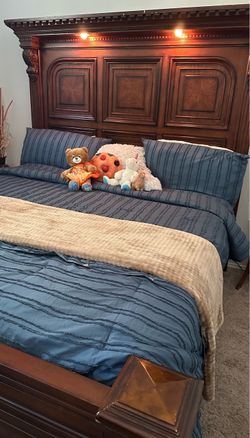 King size bed and Dresser