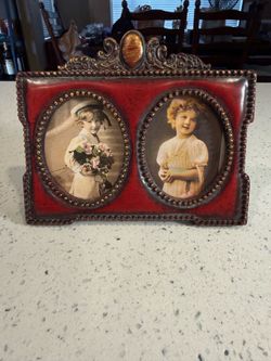 Vintage Style Ornate Double Oval Picture Frame – Distressed Red & Bronze Tabletop Photo Frame