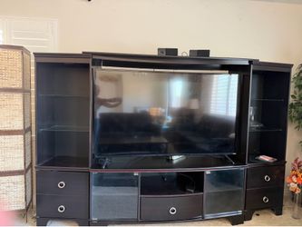 Entertainment center