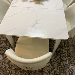 Dining Table With  5  Chair Excellent Condition