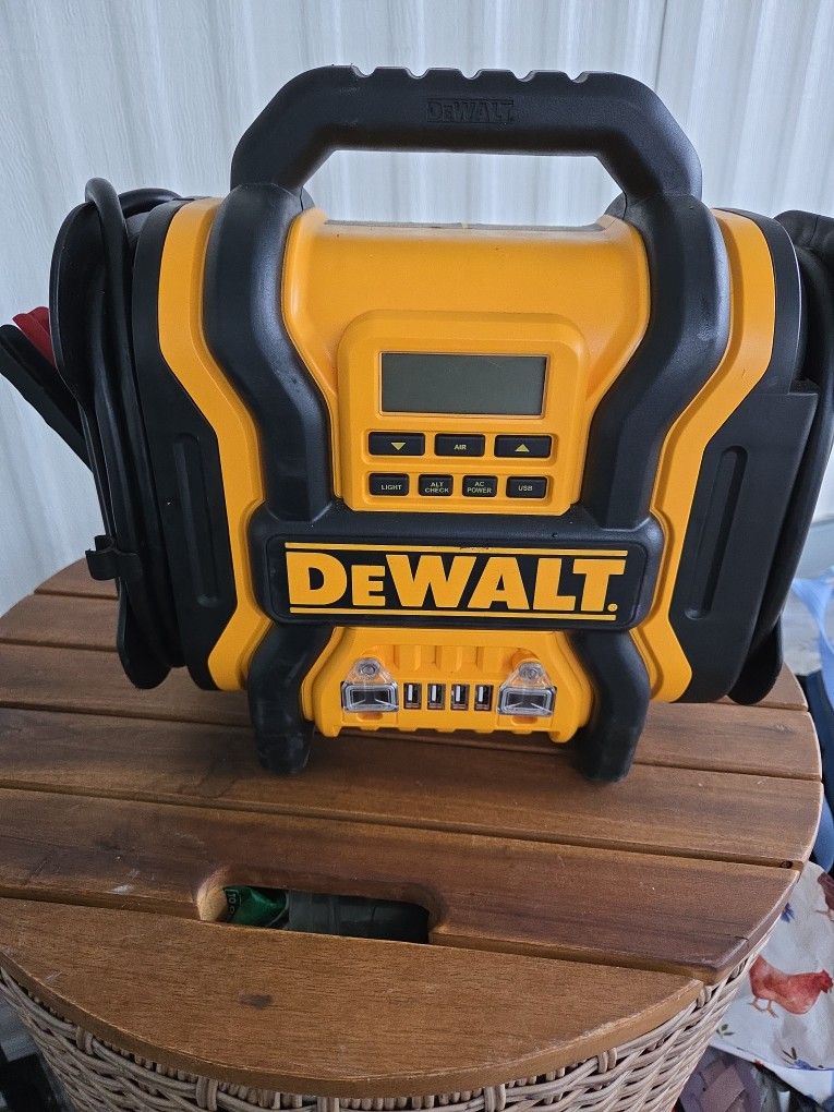 Dewalt Portable Charger