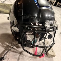 Schutt F7 Black Size Large for Sale in Portland, OR - OfferUp