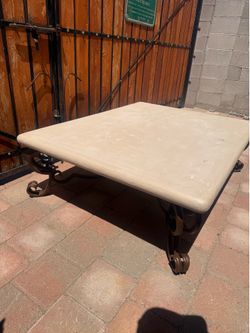 Kreiss Magellan coffee table