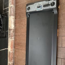 Walking pad with incline