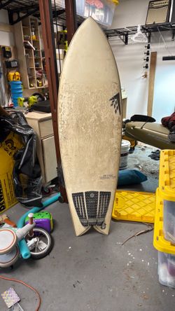 Surfboard go fish with future fins