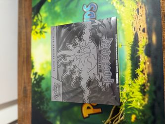 Pokémon Mega Evolution Pitch Black Elite Trainer Box