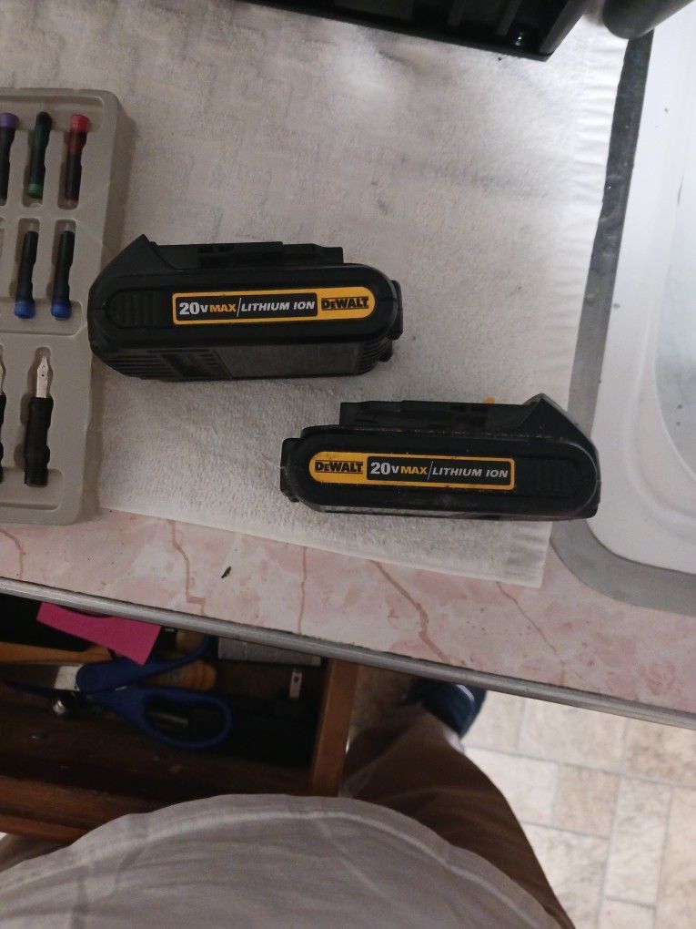 2 Dewalt 20 Volt Batteries 