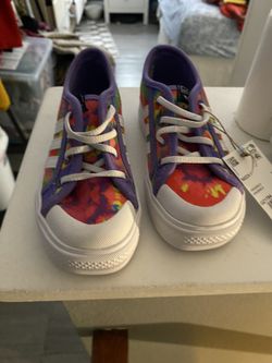 Kids Adidas - Sz 9