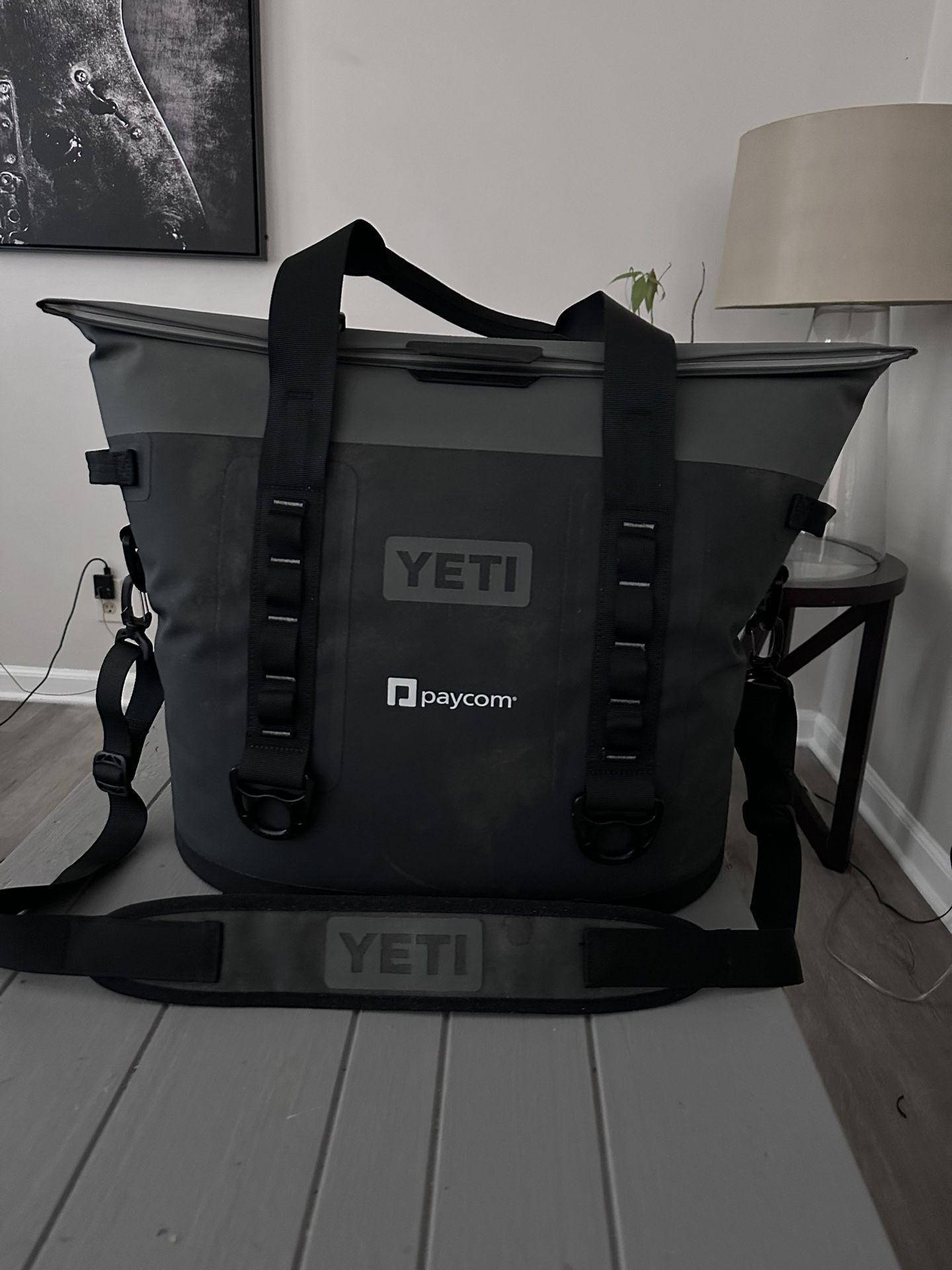 🚨🚨YETI M30 COOLER BAG !! 🚨🚨