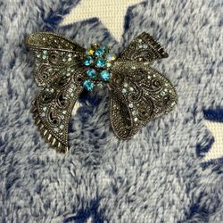 Vintage Bow pin