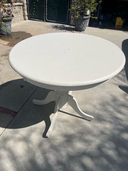 White dinner table