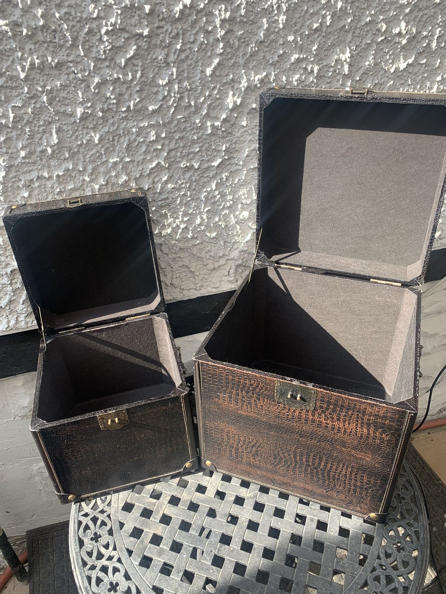 Decorative nesting boxes / Storage trunk Faux leather Set of two Big: 16x16x16 Small: 12x12x12