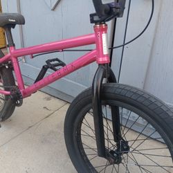 BMX.    ELITE.       20"tires 