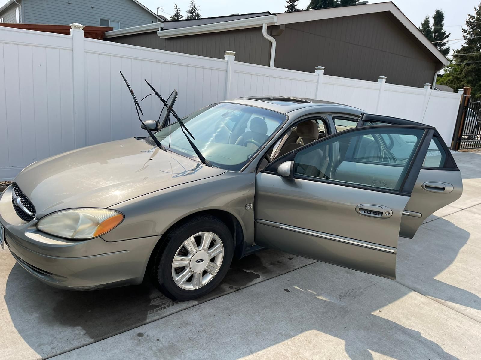 2003 Ford Taurus