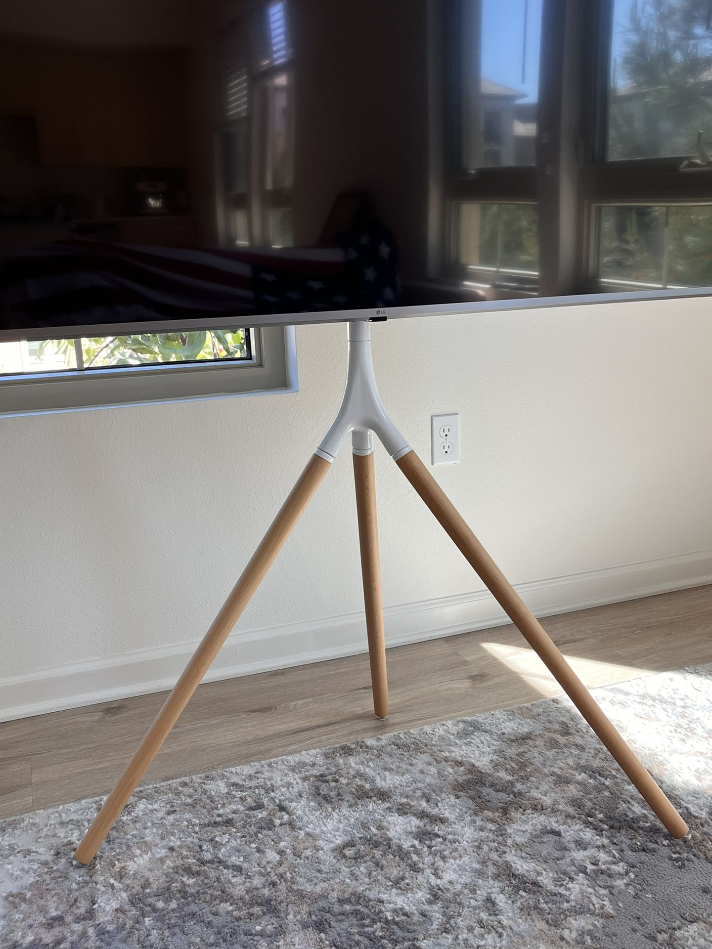 Tripod TV Stand For 32-65 Inch 