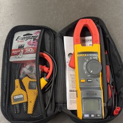 Fluke 381 Remote Display True-RMS AC/DC clamp meter with iFlex no trades pick up in Tacoma 