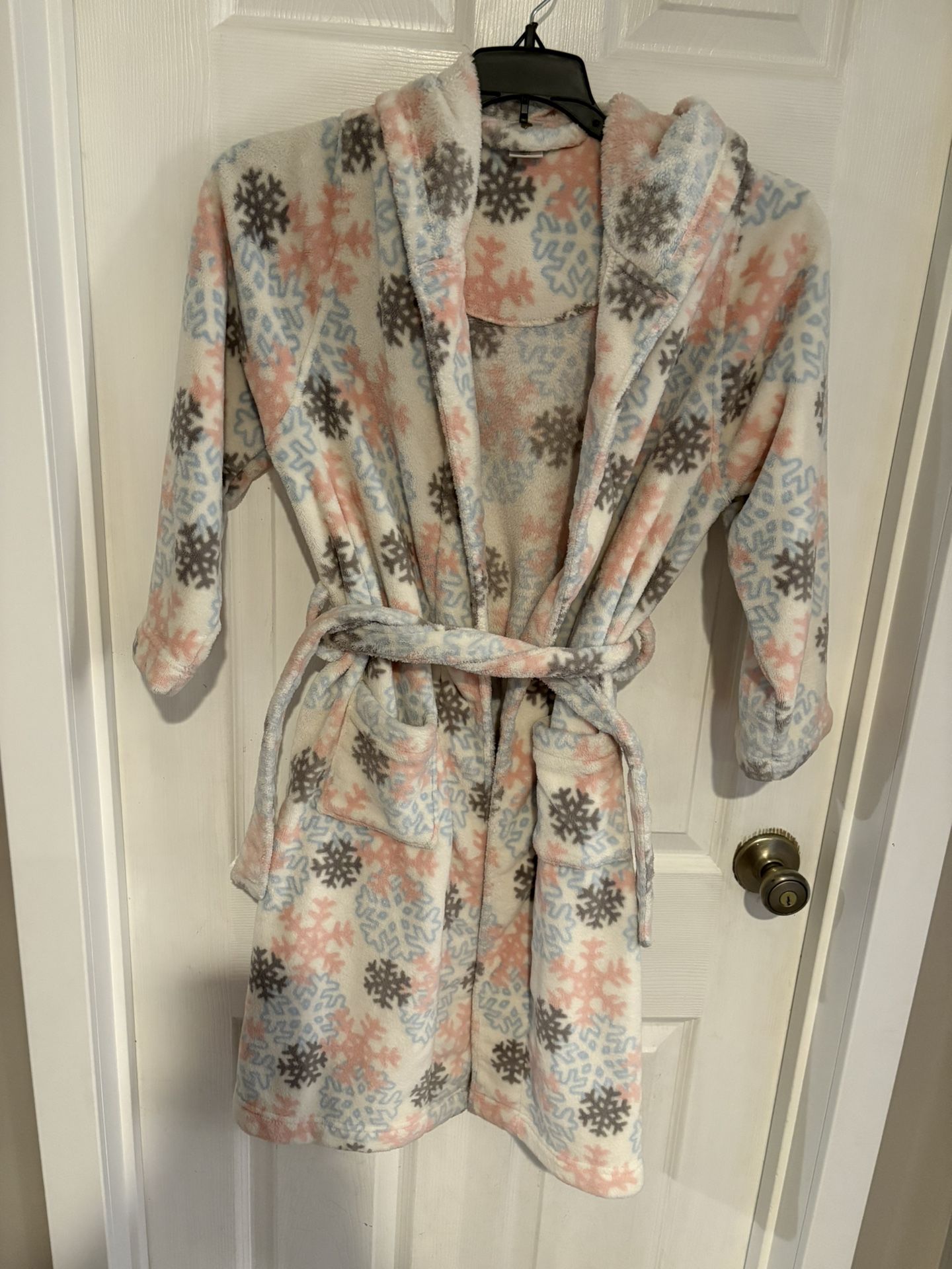 Tucker + Tate Cozy Multicolor Snowflake Robe