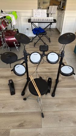 Donner DED-80 Electronic Drum Set with 4 Quiet Mesh Pads, 180+ Sounds, 2 Pedals, Throne, Sticks