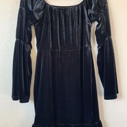 Velvet black mini dress with bell sleeves and ruffled 