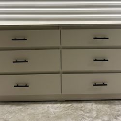 Off-White 6-Drawer Dresser