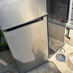 Mini Refrigerator Magic Chef