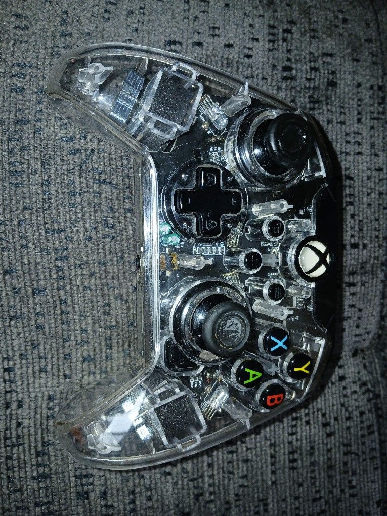 2 Xbox Controllers