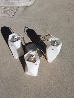 3 Bulbs Hanging dining table or living room light in 3 different heights.