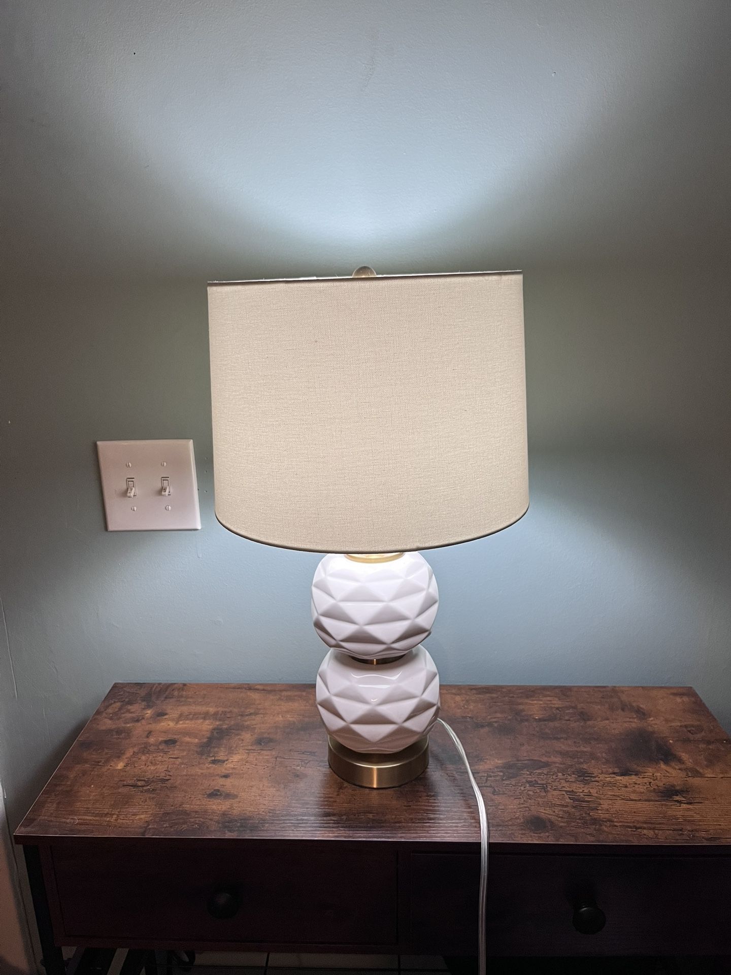 Lamp w/ charging port