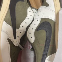 Travis Scott Jordan 1 low “ Medium Olive “