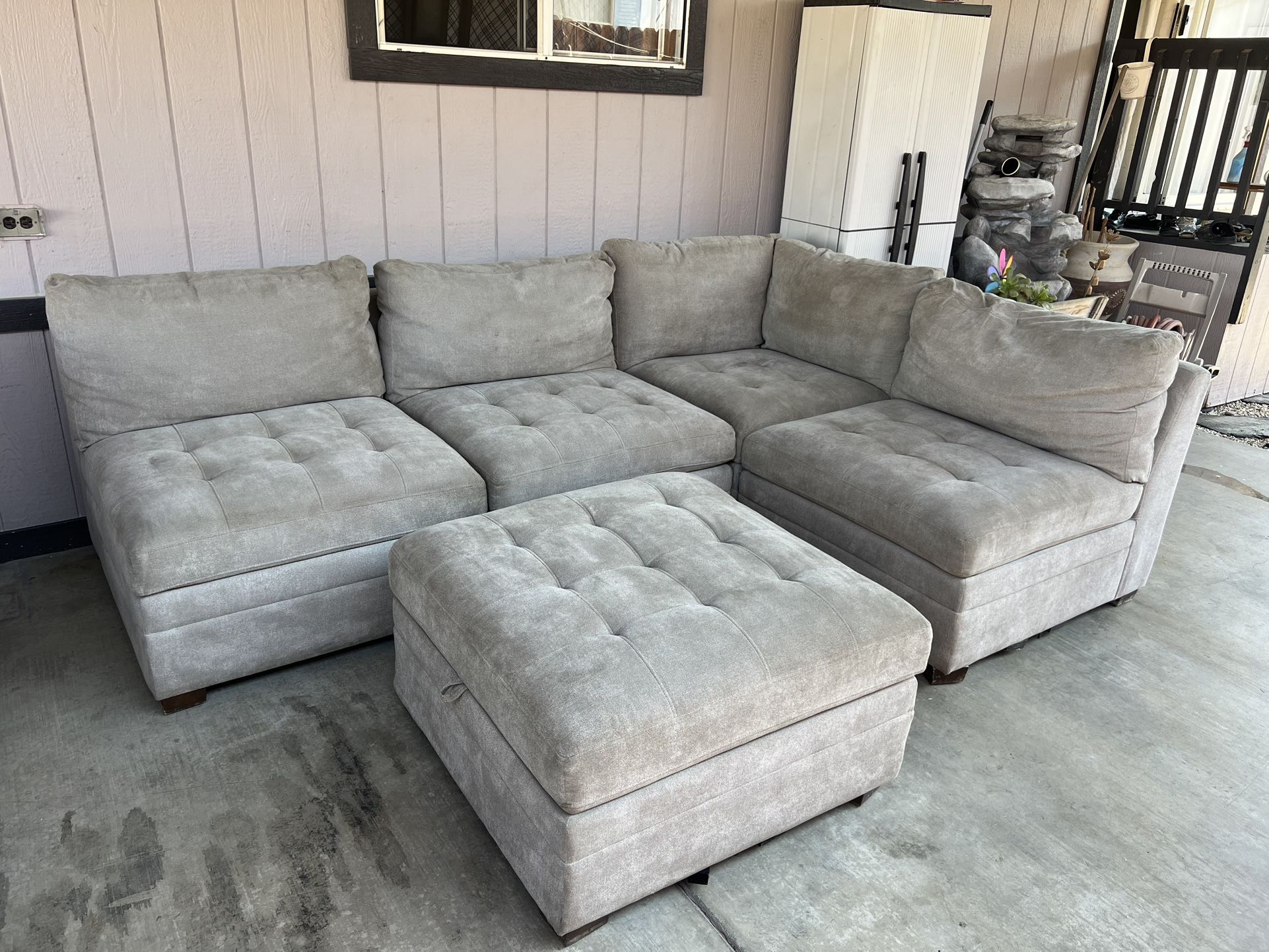 Sectional Couches 
