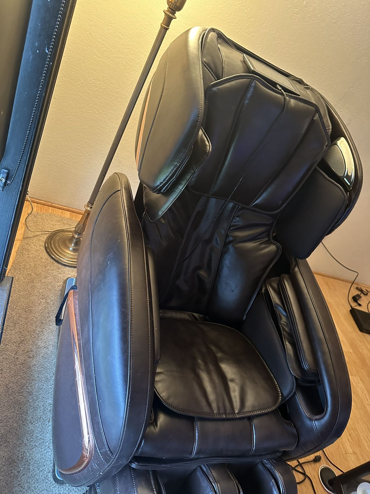 Cozzia Massage chair