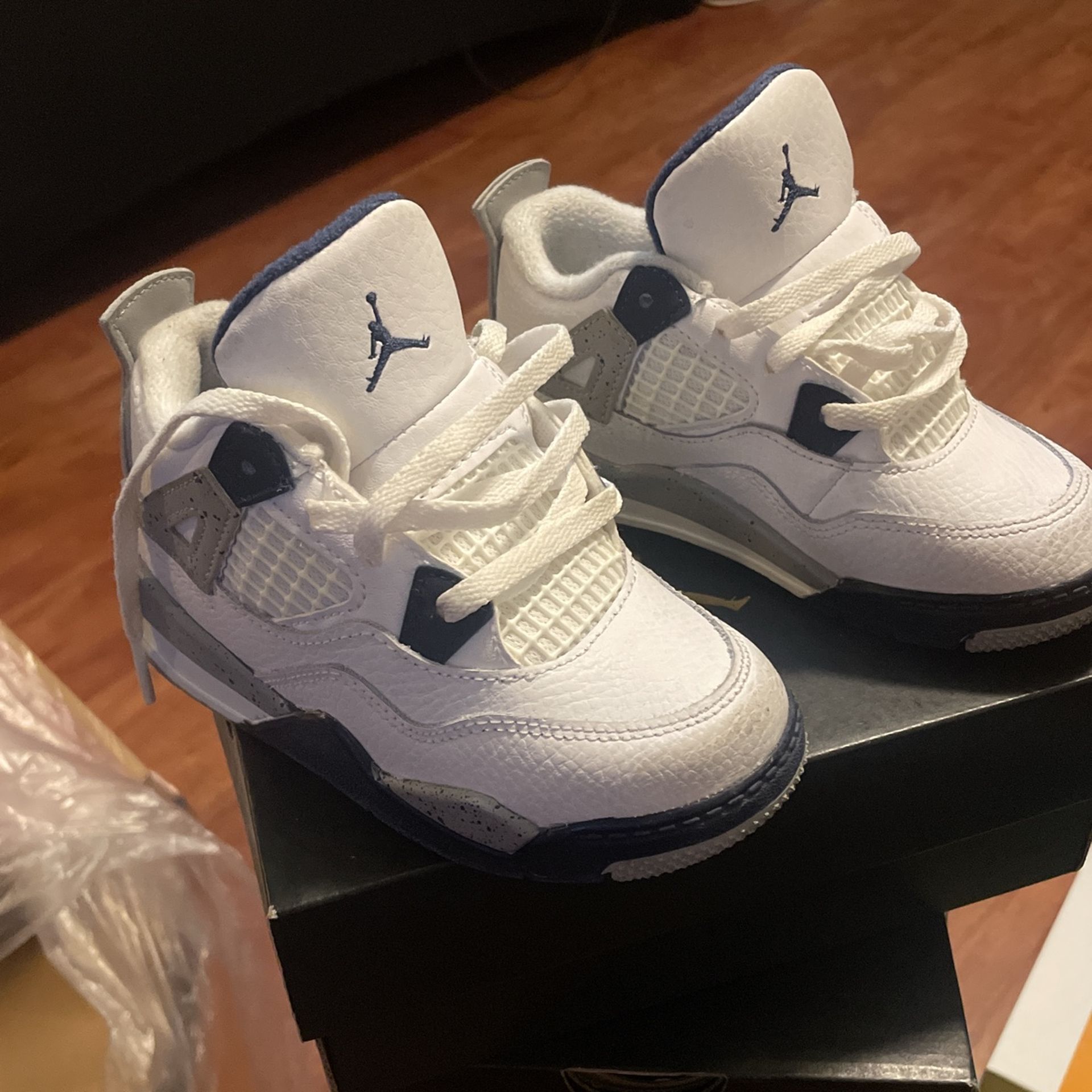 Jordan 4s 9C
