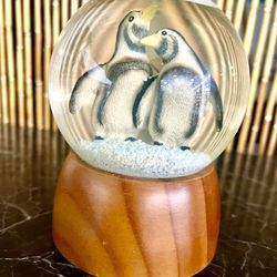 Vintage Penguin Snow globe 