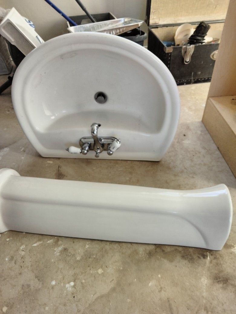 Pedestal Sink With Faucets