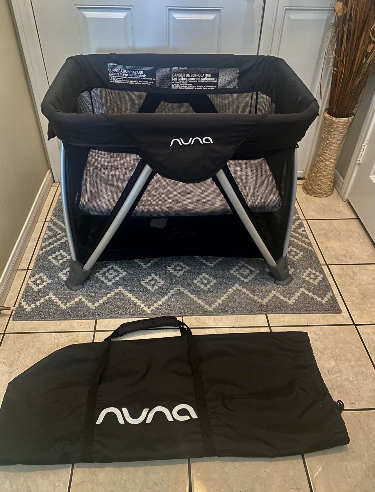 Nuna Mini Playpen/ Play Yard Black With Carry Bag Included 