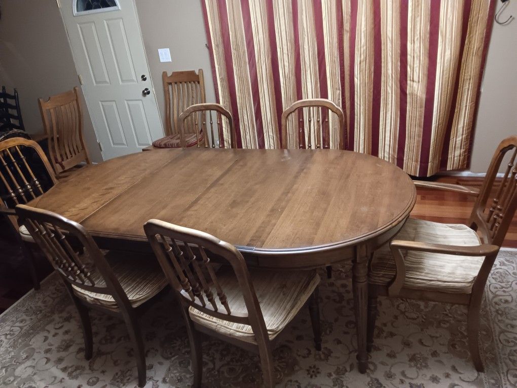 Ethan Allen Dining Room table and chairs for Sale in Glendale Heights