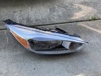 2015 / 2018 Ford Focus Right Passenger Side Halogen Headlight Assy 