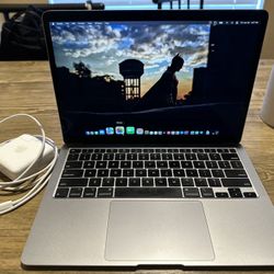 MacBook Air 2020  i3