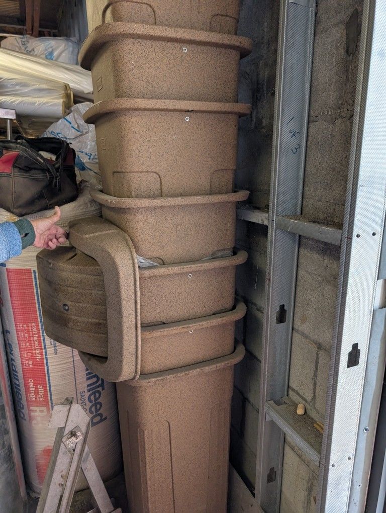 Toter Trash Cans