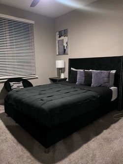 Black queen sized bed