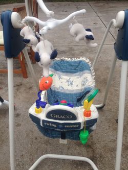 Automatic baby swing