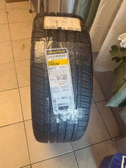 Goodyear Eagle Touring 245/45R20 Tire